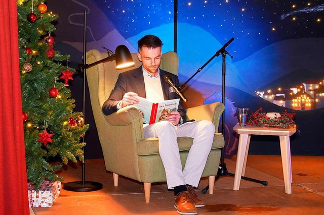 Brgermeister Gerrit Reeker erffnete den literarischen Adventskalender.  | Foto: Eva Korinth