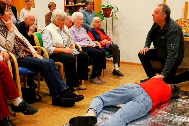 Auch Menschen mit  krperlichen Einsch...nenmoser bei einem Kurs in Schopfheim.  | Foto: Thomas Winckelmann