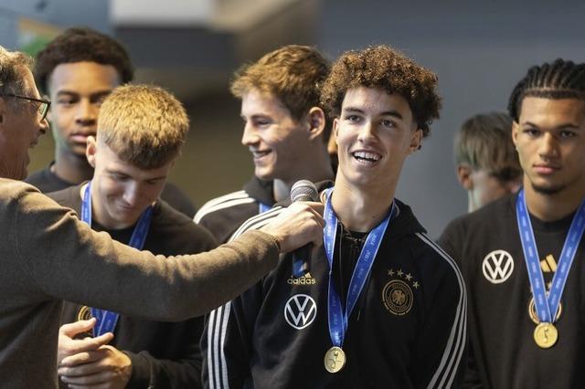 Rckkehr der Weltmeister: Ehrung fr deutsche U-17-Fuballer in Frankfurt