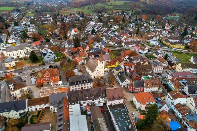 Das Drohnen-Foto der Mllheimer Innens...ng es um fast 350 Einwohner nach oben.  | Foto: Matthias Weniger