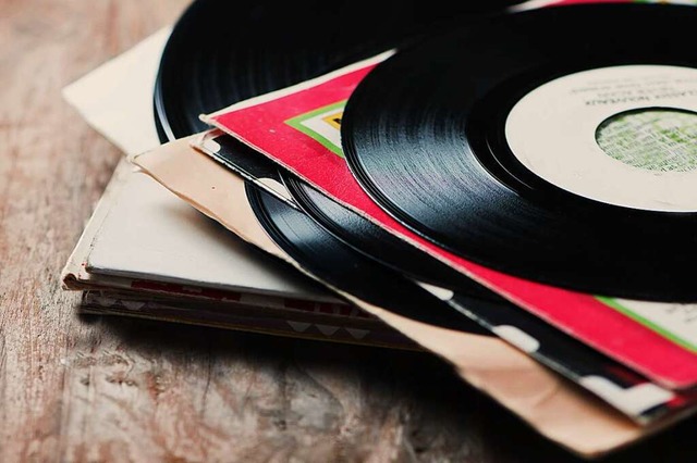 Frher auf Vinyl, heute unplugged im G...sch lsst die alten Hits neu aufleben.  | Foto: nolonely  (stock.adobe.com)