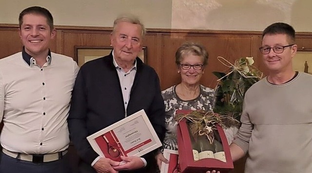Vorsitzender Philipp Stotz ernannte  R...r  Christian Wst zu Ehrenmitgliedern.  | Foto: TC Haltingen