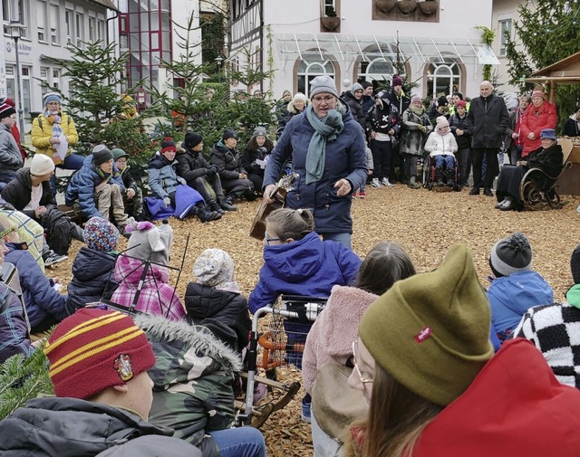 Ihren Spa hatten Schlerinnen und Sch...es Adventskalenders im Schlosserhaus.   | Foto: Michael Strter