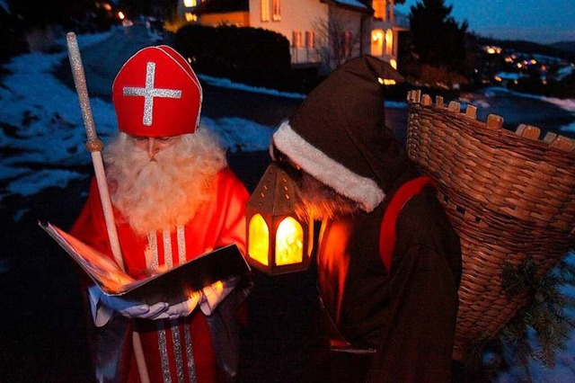 In der Schweiz wird der Nikolaus auch ...in dortiger Name des Knechts Ruprecht.  | Foto: Urs Fleeler