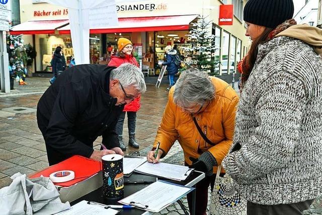 Gegner des Klinikstandorts in Lahr-Langenwinkel sammeln 150 Unterschriften in drei Stunden