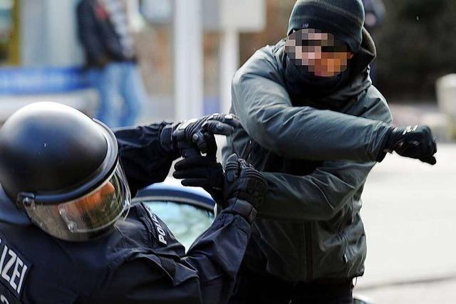Baden-Wrttemberg fordert hrtere Strafen fr Attacken auf Polizisten und Rettungskrfte