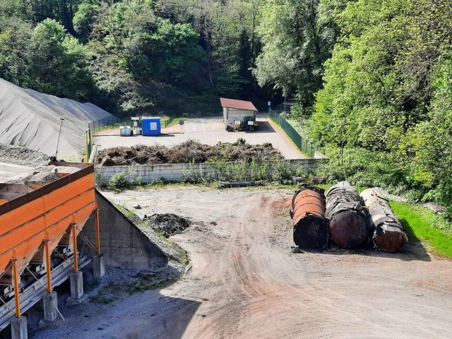 Auf dieser Flche im  Holcim-Gelnde s...eises ein Recycling-Zentrum entstehen.  | Foto: Hannes Lauber