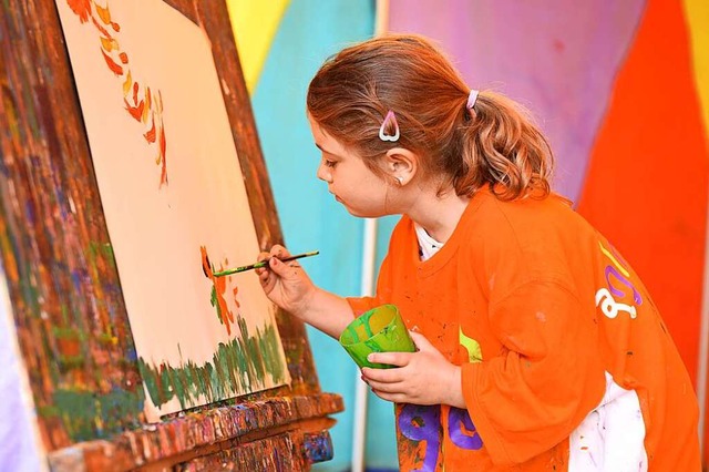 Kinder und Jugendliche sollen ihr Bild von Grenzach-Wyhlen zu Papier bringen.  | Foto: Rita Eggstein