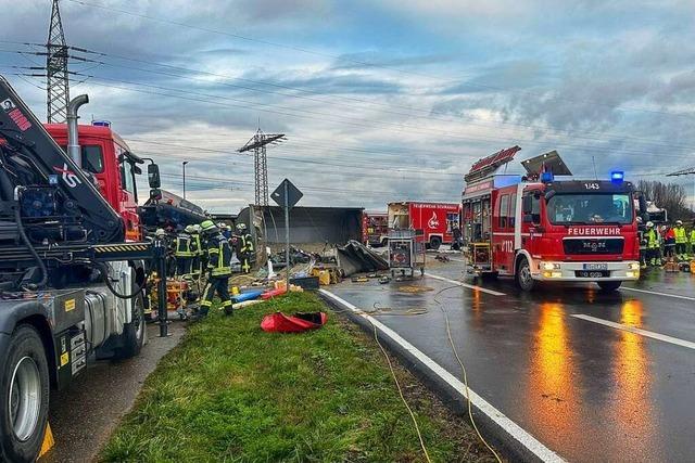 Schwerer Verkehrsunfall mit zwei Verletzten in Allmannsweier