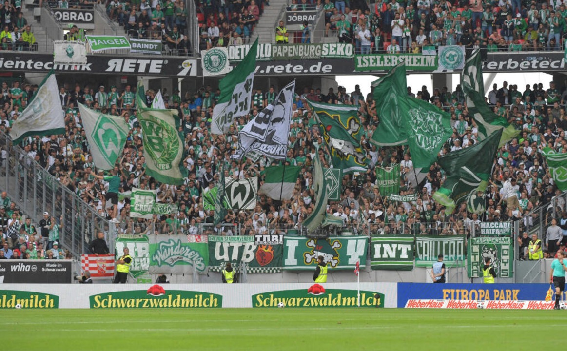 Im August 2023 spielte der SV Werder B...d), haben dafür ein Geldbuße bekommen.  | Foto: Jan Hübner (imago)
