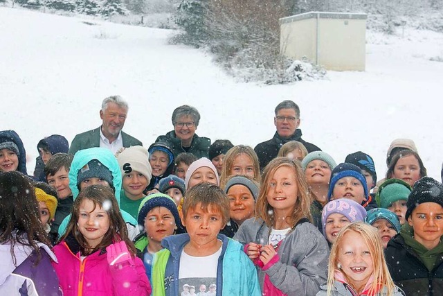 Frhliche Stimmung bei der Einfhrung ...nks) und die Schlerinnen und Schler.  | Foto: Yvonne Rnzi