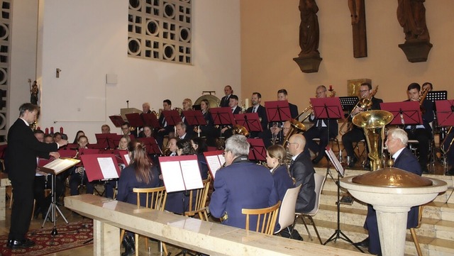 Das Gutacher Orchester sorgte am Sonnt...e Konzertpremiere mit der Werkkapelle.  | Foto: Privat
