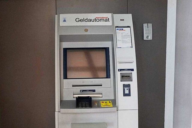 Der Geldautomat im Britzinger Dorfgemeinschaftshaus ist auer Dienst.  | Foto: Volker Mnch