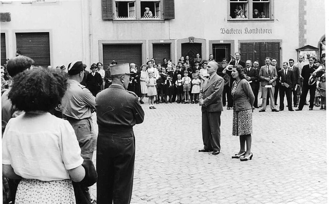 Brgermeister Alois Schnorr und seine ...m Tag der Amtseinfhrung Ende Mai 1945  | Foto: Privates Archiv