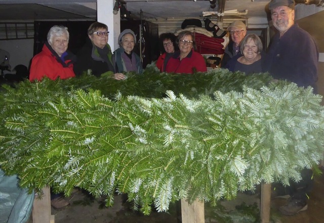 Der groe Adventskranz ist eine wieder...radition in der Wehrer Pfarrgemeinde.   | Foto: Marianne Bader