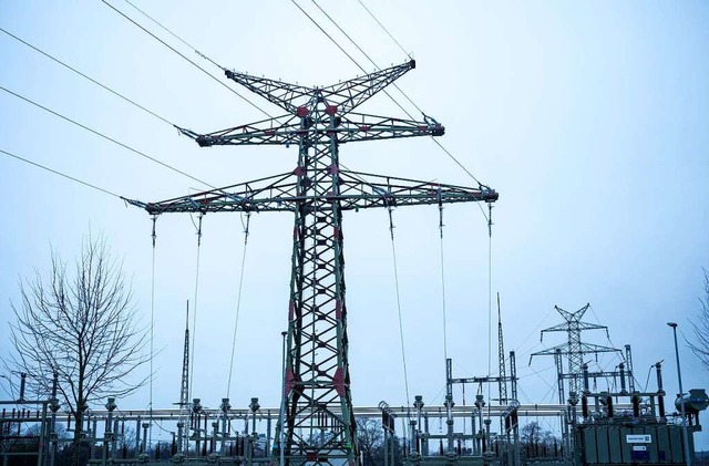 Die Stromnetze werden aufgerstet &#8211; die Kosten mssen die Kunden zahlen.  | Foto: Daniel Bockwoldt (dpa)