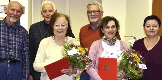 Die Geehrten: Vreni Hirt (dritte von l... und Annette Bachmann-Ade (von links)   | Foto: SPD Hauingen