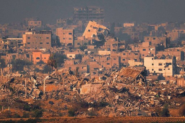 Zerstrte Gebude nach einem israelischen Luftangriff im nrdlichen Gazastreifen  | Foto: Leo Correa (dpa)