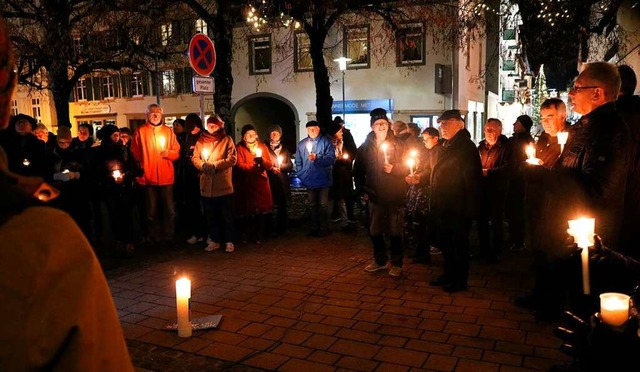 Mit einer ruhigen Kundgebung auf dem M...hmenden Antisemitismus in Deutschland.  | Foto: Thomas Winckelmann