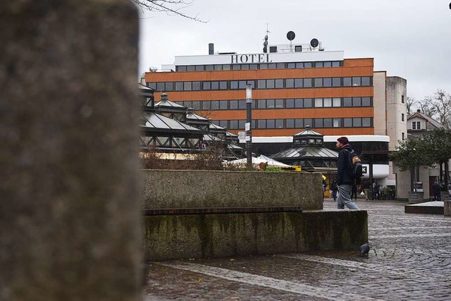 Ein markantes Gebude in der Lrracher...: das Parkhotel David am Bahnhofsplatz  | Foto: Jonas Gnther