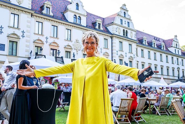 Ein Bild von Gloria von Thurn und Taxi...achtsmarkt am Thurn-und-Taxis-Schloss.  | Foto: Armin Weigel