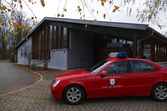 Ein Blaulichtfahrzeug der Feuerwehr vo...verbindung durch die Stadt geschaffen.  | Foto: Ulrich Senf