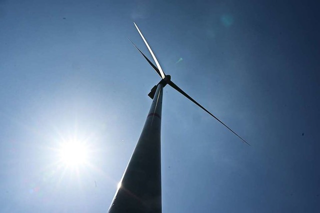 Zum Thema Windkraft steht in Au und Wittnau bald eine Brgerbefragung an.  | Foto: Bernd Weibrod (dpa)