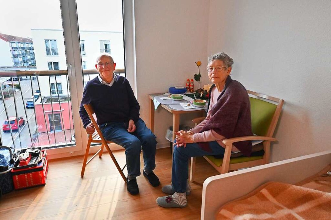 Reinhold Hiemer und Verena Auberle in ihrem neuen Zuhause  | Foto: Michael Bamberger