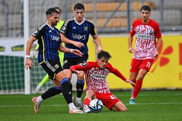 Am Einsatz fehlte  es dem 18-jhrigen ...uch gegen den 1. FC Saarbrcken nicht.  | Foto: Achim Keller