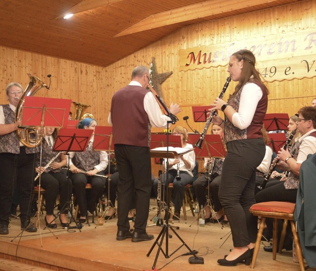 Als Solistinnen glnzten Tina Klotz (T...ahreskonzert des Musikvereins Rohmatt.  | Foto: Edgar Steinfelder