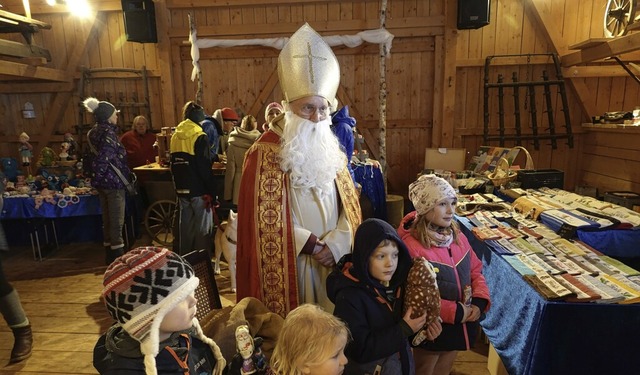 Die kleinen Besucher freuten sich ber den Besuch des Nikolaus im Klausenhof.  | Foto: Hans-Jrgen Sackmann