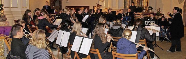 Das neu gegrndete Schulorchester des ... beim Weihnachtskonzert in der Kirche.  | Foto: Presse AG Gymnasium Kenzingen