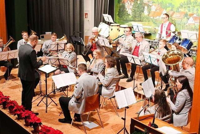 Blaskapelle Eichsel spielt zum Jahreskonzert zauberhafte Filmmelodien