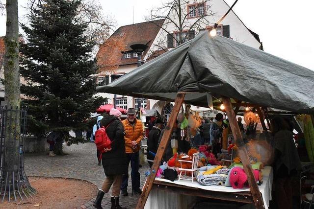 Gut besuchter Adventsmarkt in Binzen bietet Gelegenheit zum Treff