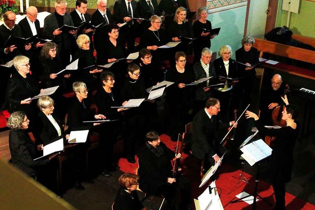 Die Dirigentin hatte traditionelle Chormusik und Zeitgenssisches ausgewhlt.  | Foto: Heidi Fel