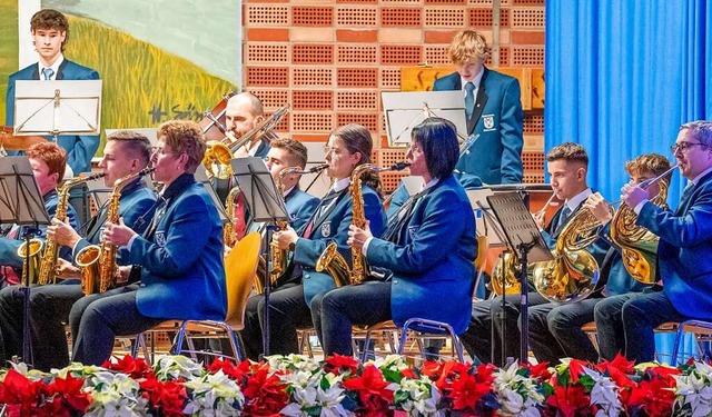 Der Musikverein Adelhausen nahm das Pu...uf eine musikalisch-galaktische Reise.  | Foto: Paul Eischet