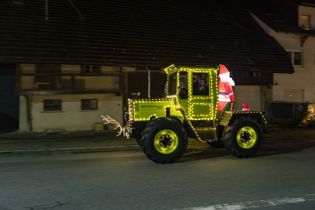 Unterwegs mit dem Weihnachtsmann war dieser Fahrer.  | Foto: Hubert Gemmert