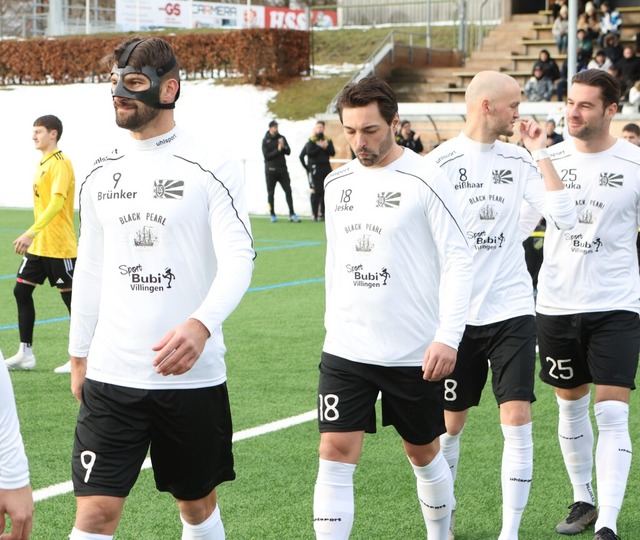 &#8222;Maskenmann&#8220; Kai Brnker  ... bei diesem Benefizspiel aufzulaufen.   | Foto: Roger Mller