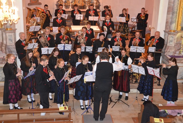 Der Musikverein Kappel begeistert in der Kirche St. Gallus seine Zuhrer.  | Foto: Sonja Niederer