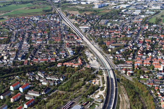 Die Bahn teilt Haltingen. Ab Freitag s...ischen den beiden Ortshlften  sorgt.   | Foto: Erich Meyer