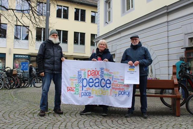 Alfons Woestmann (rechts) bei einer Fr...Christoph Janen und Ute Haarer-Jenne.  | Foto: Enya Steinbrecher