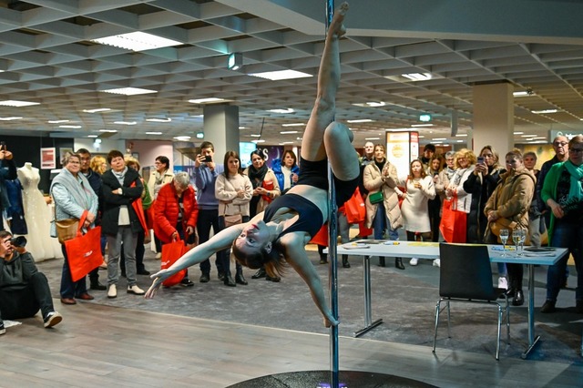 Akrobatische Vorfhrungen gehrten zum Programm.   | Foto: Endrik Baublies