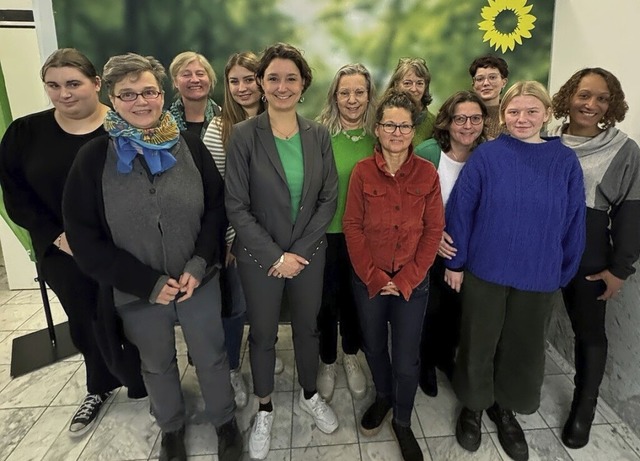 Sandra Detzer (Fnfte von links) im Kreis potenzieller Kandidatinnen.  | Foto: Grne