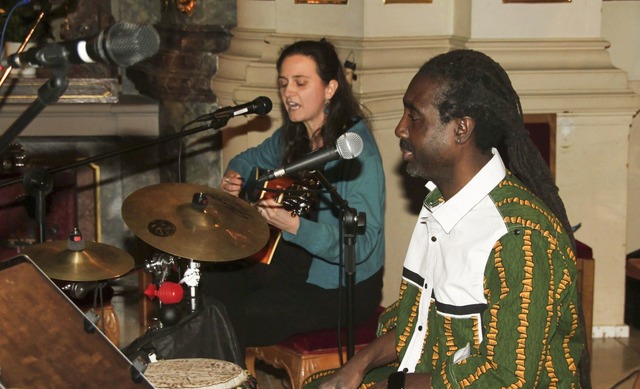 Anna Reiser und Raphael Kofi traten im... des Benefizkonzerts in Kenzingen auf.  | Foto: Werner Schnabl