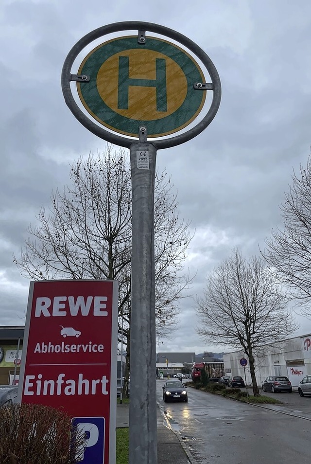 Der Citybus hlt jetzt auch beim Rewe-Markt.   | Foto: Nicolai Kapitz