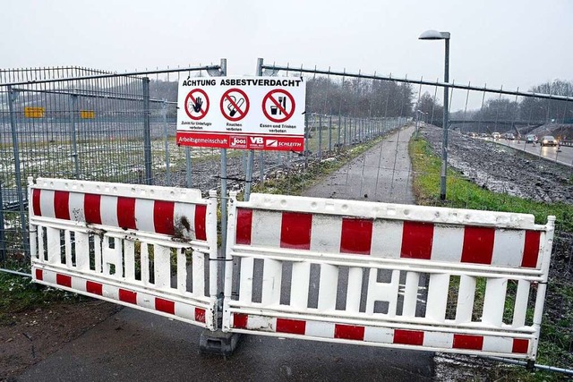 Als beim Bau des SC-Stadions asbesthal...us Sicherheitsgrnden gesperrt werden.  | Foto: Thomas Kunz