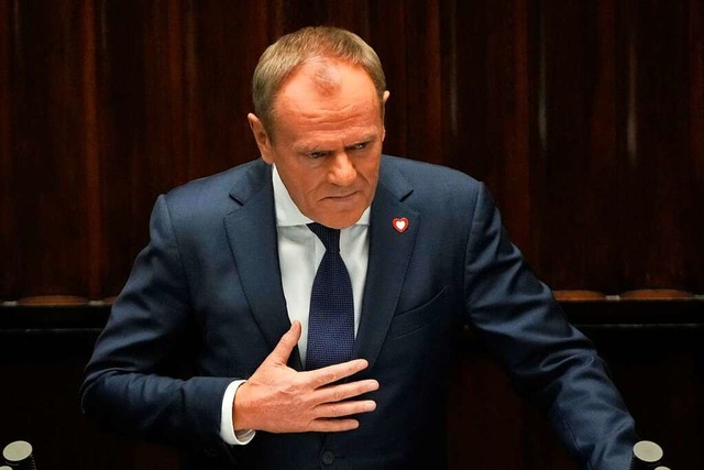 Donald Tusk  spricht am Dienstag zu de...eten whrend seiner Rede im Parlament.  | Foto: Czarek Sokolowski (dpa)