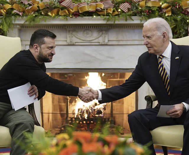 Der ukrainische Prsident Wolodymyr Se... US-Prsident Joe Biden im Weien Haus  | Foto: Evan Vucci (dpa)