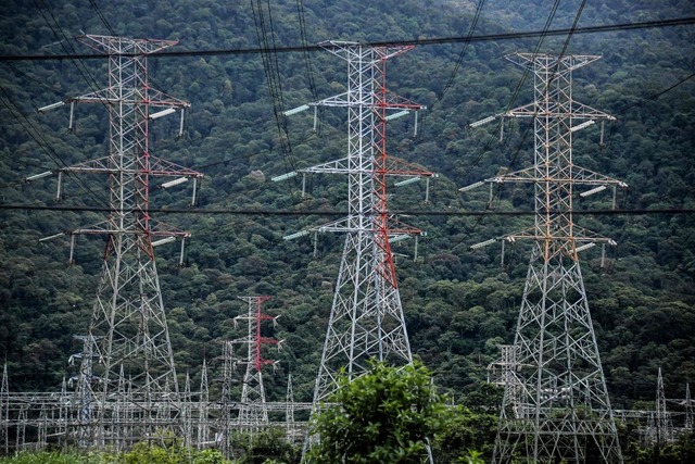 Brger im Kreis Lrrach sollen wissen,...inem groflchigen Stromausfall kommt.  | Foto: NELSON ALMEIDA (AFP)