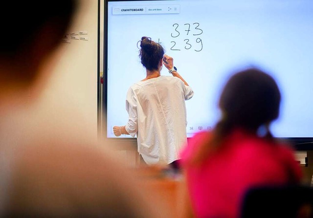 Auch in Gundelfingen steigt der Frderbedarf von Schlerinnen und Schlern.  | Foto: Julian Stratenschulte (dpa)